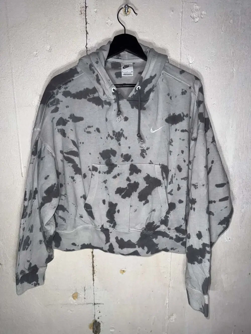 Nike Women's Sportswear Essential Tie-Dye Cropped Hoodie DM6716-010